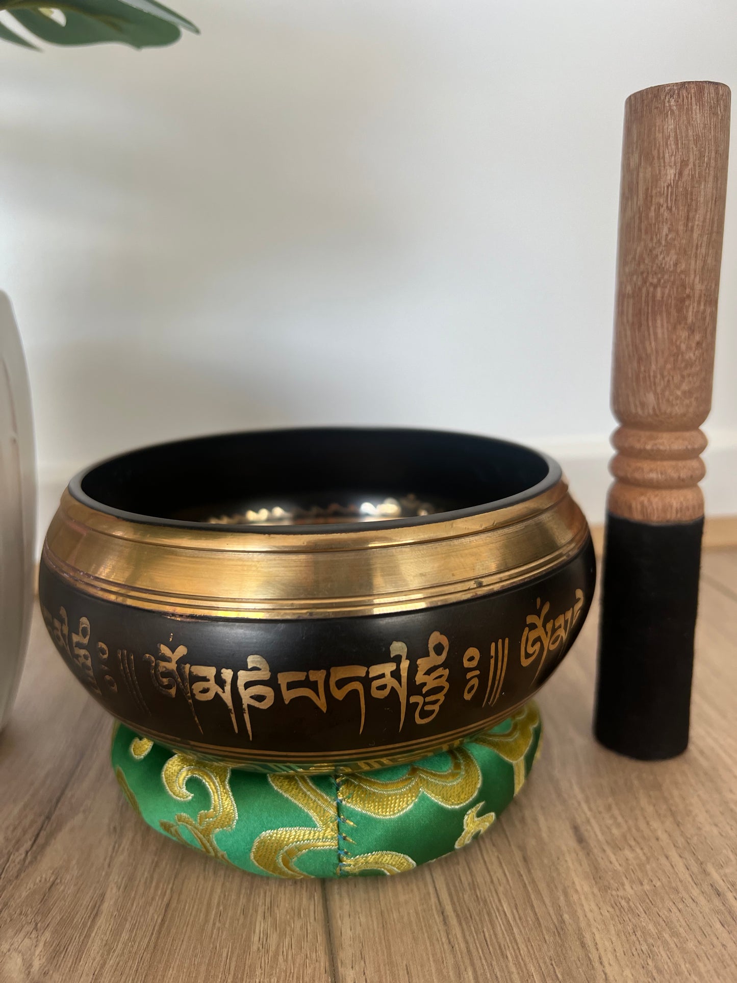 Beautiful Traditional Meditation Singing Bowl