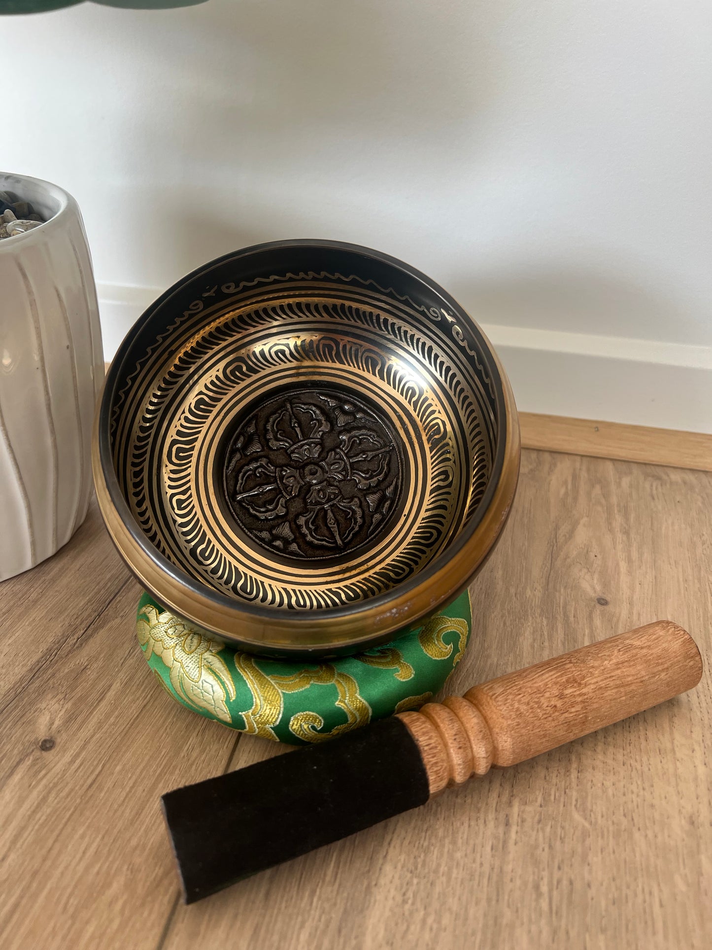 Beautiful Traditional Meditation Singing Bowl