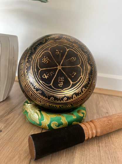 Beautiful Traditional Meditation Singing Bowl